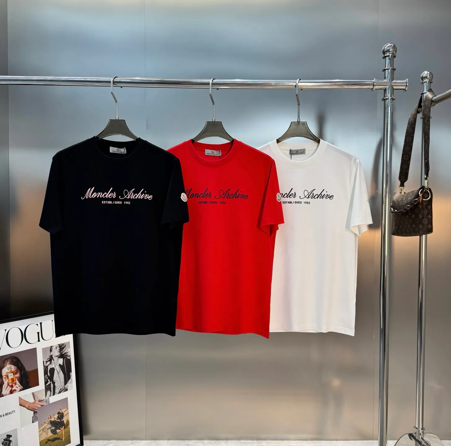⚜️Moncler Archive Series T ，Classic . ✨ Classic ， ！ Quality ， Breathable， ～ 、 ，Versatile 👍Moncler Premium ， Quality ， ！ ：Black. .Bright Red.Sizes：M-3XL（S 4XL ） ！175/145 XL